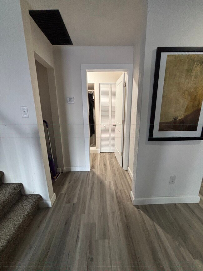 Building Photo - 2063 Oak Meadow Cir