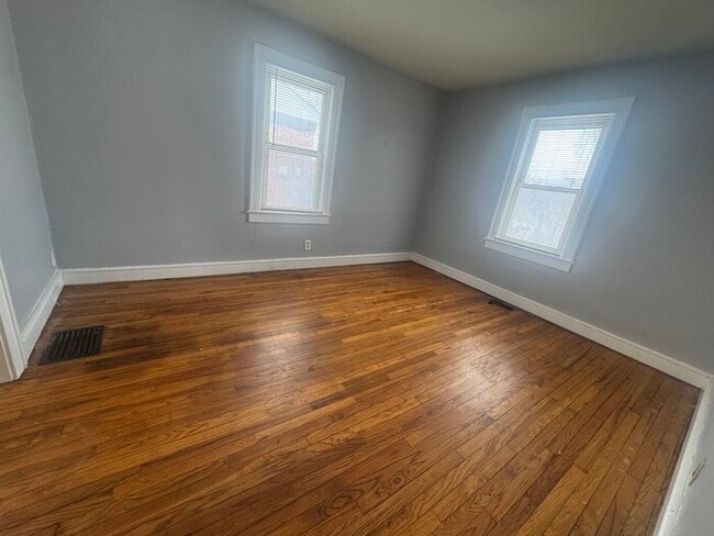 Building Photo - South Broad Ripple 2 Bed with Garage