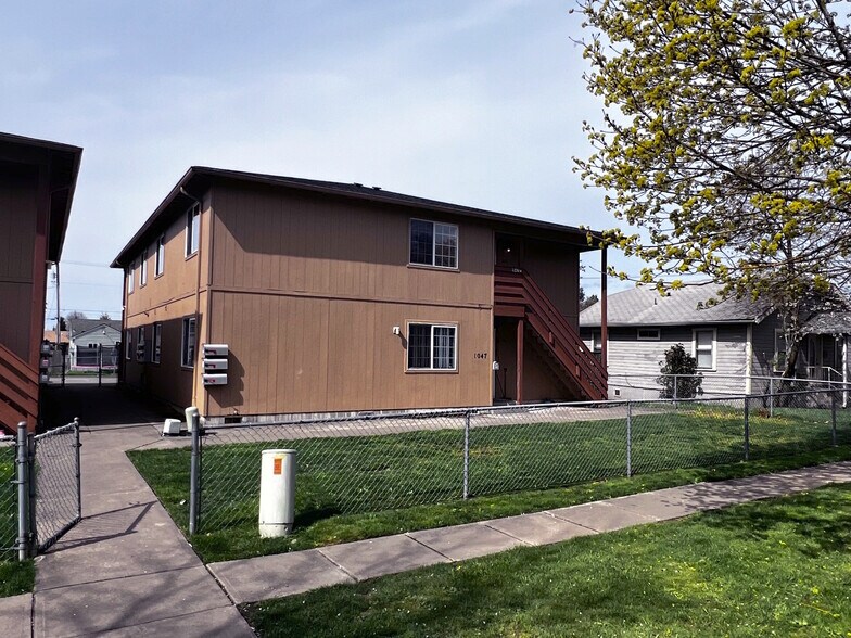 Building Photo - 1047 8th Ave