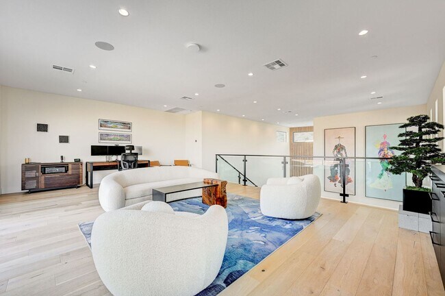 Building Photo - Amazing Golf Course and Las Vegas Valley V...