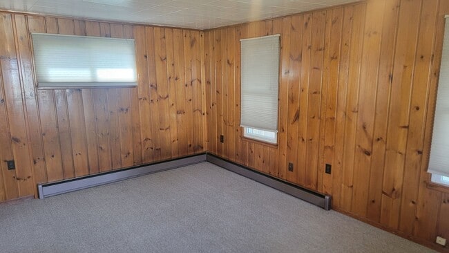 Building Photo - Cute 1-bedroom Carriage House In The Valley