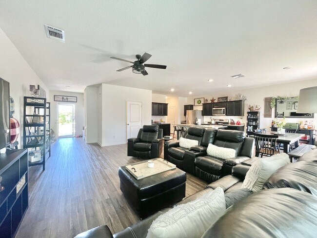 Building Photo - 12731 Cygnus-