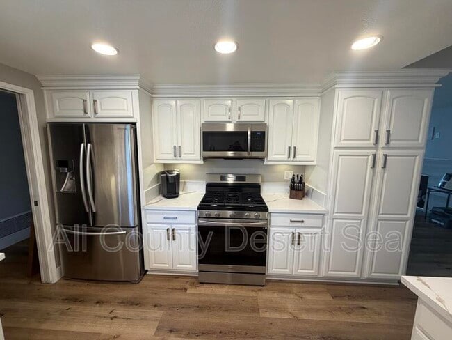 Building Photo - 17080 Buttonwood St