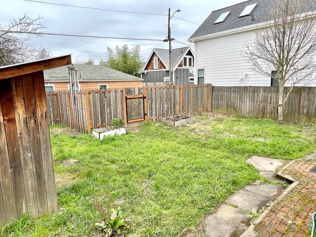 Building Photo - Boise Neighborhood 3-Story Victorian, Walking Distance to N Mississippi