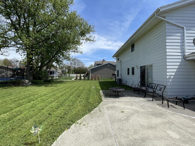 Building Photo - 1708 Howlett Ln