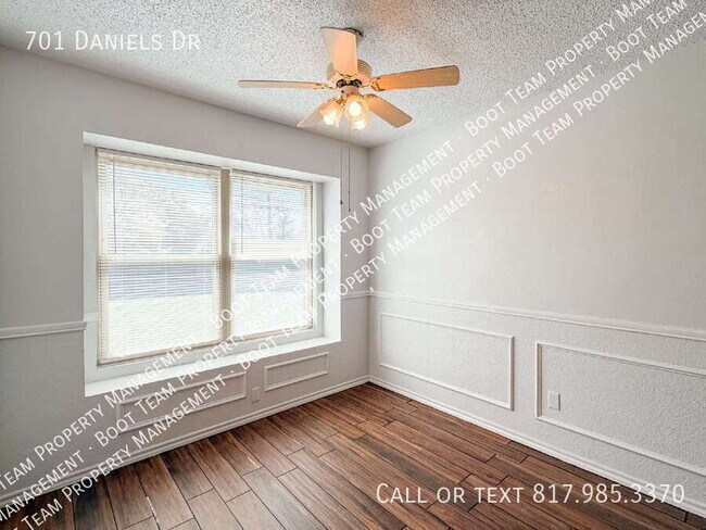 Building Photo - 701 Daniels Dr