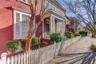 Building Photo - 138 W Clay St