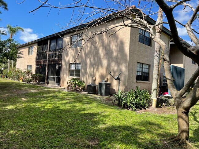 Building Photo - 2476 SE Garden Terrace