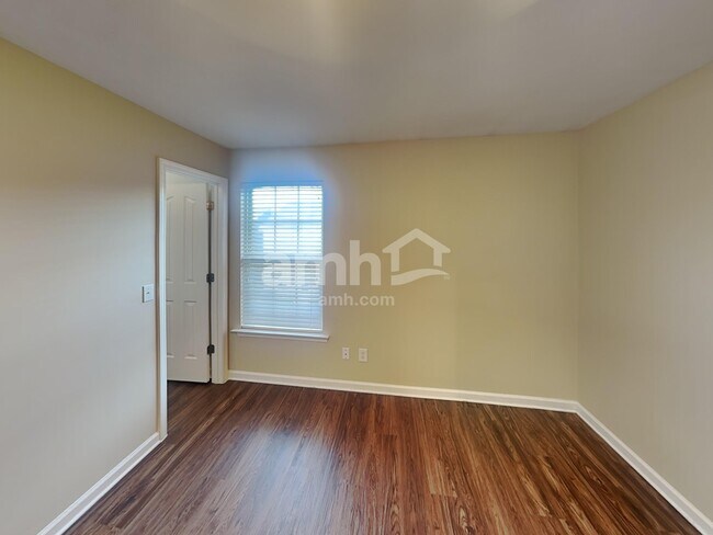 Building Photo - 111 Dreville Dr