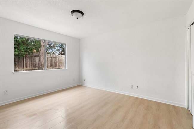 Building Photo - 1010 Bird Creek Dr