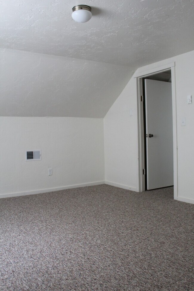 Building Photo - Cape Cod Home with Attached Garage