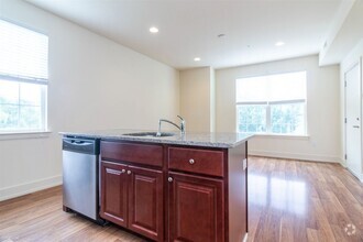 Building Photo - 2 br, 2 bath Triplex - 695 W BERKS ST Unit...