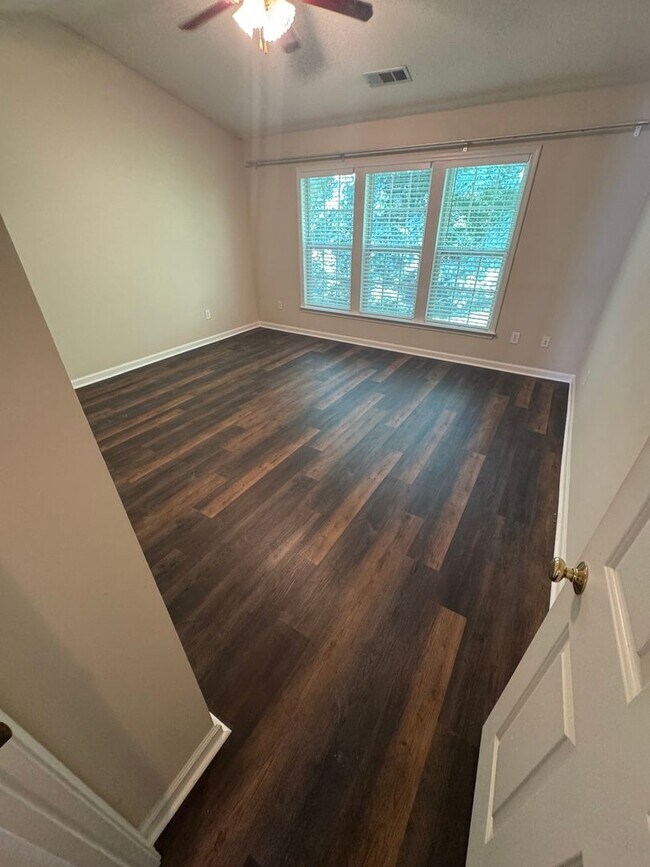 Building Photo - Spacious & beautiful 3BR Townhouse in Duluth