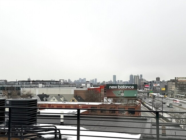 Building Photo - 100 Lincoln St