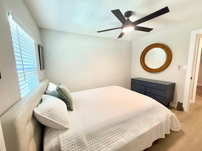 Building Photo - 201 S Mitchell St