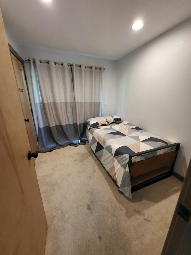 Building Photo - 4032 Pasadena Pl NE