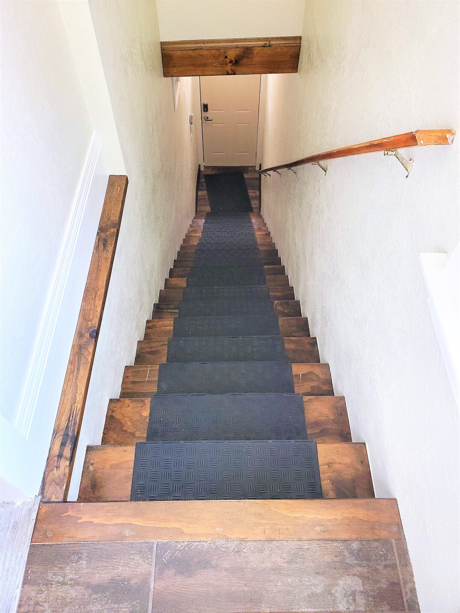 Grand Entrance - 1211 Pine St