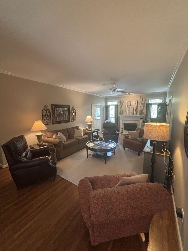 Building Photo - Spacious 3 Bed 2 Bath Home In Homewood With Large Basement