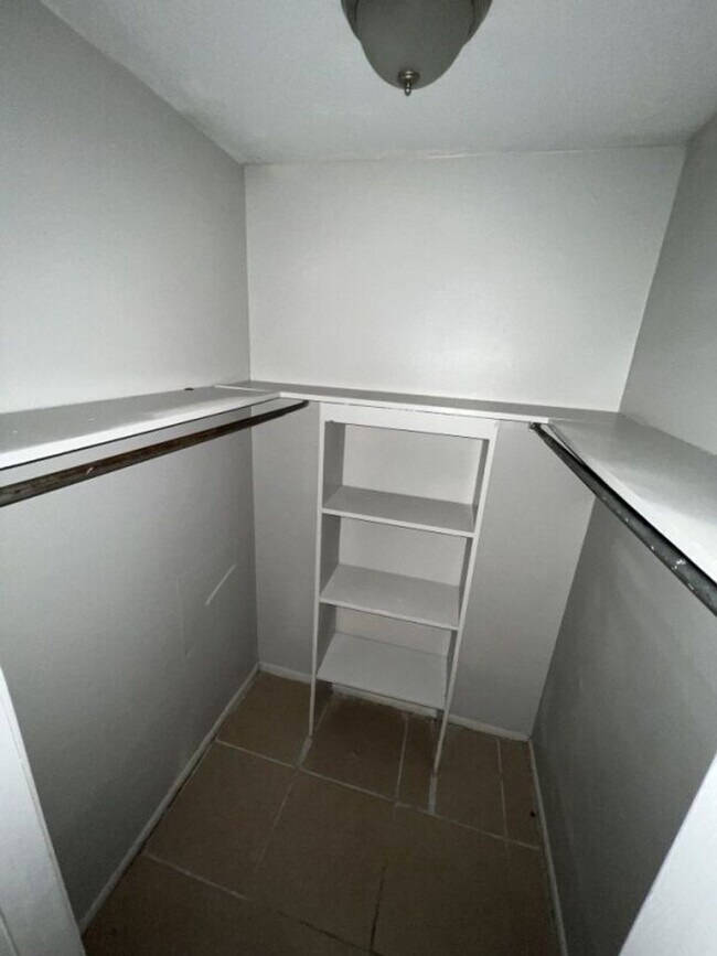 Building Photo - Weston St.