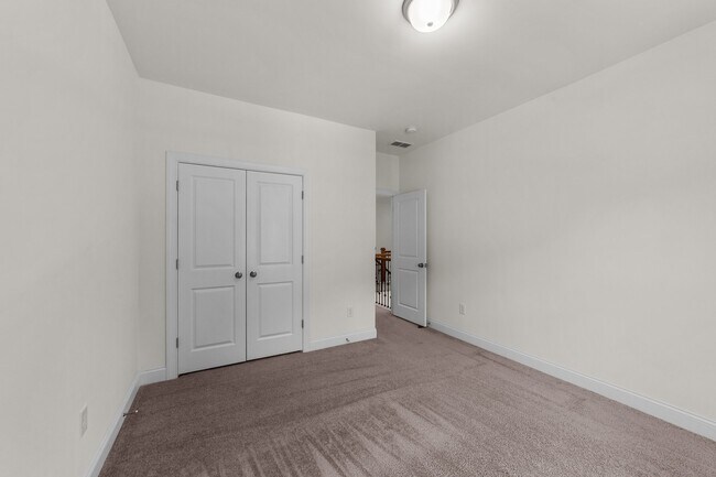 Building Photo - 824 Summit Crest Ct