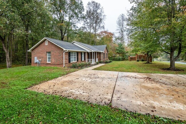 Building Photo - 3205 Bob White Cir