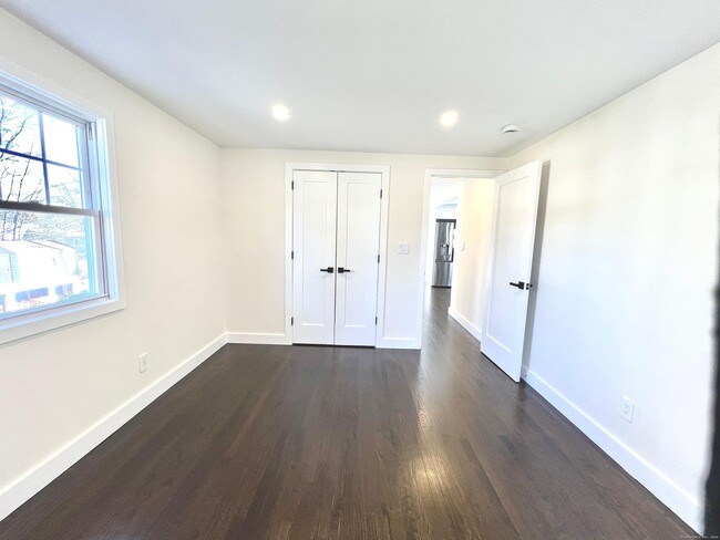 Building Photo - 46 Silvermine Ave