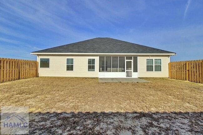 Building Photo - 20 Fuller Wy NE