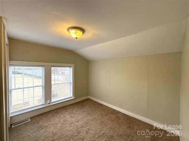 Building Photo - 1211 W Bank St