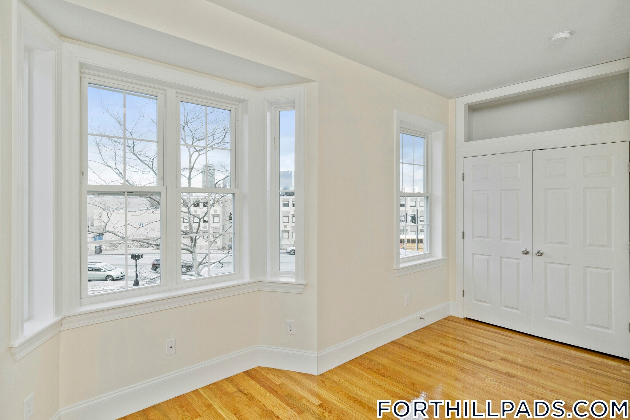 Building Photo - 130 Roxbury St