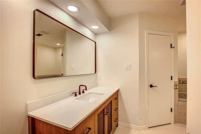 Building Photo - 307 Oakmont Dr