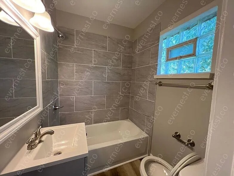 Building Photo - 76 W Strathmore Ave