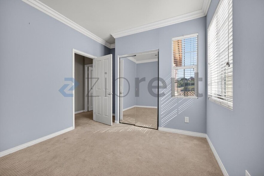 Building Photo - 5775 Cam Del Cielo