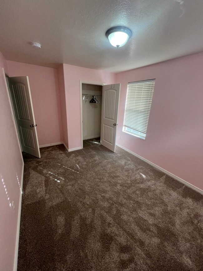 Building Photo - 1284 Lily Pad Dr