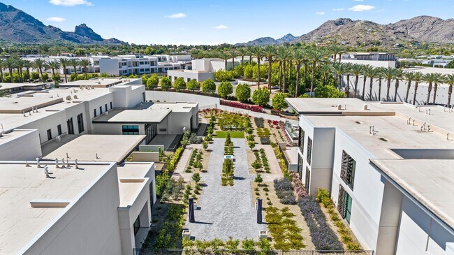 Building Photo - 6587 N Palmeraie Blvd