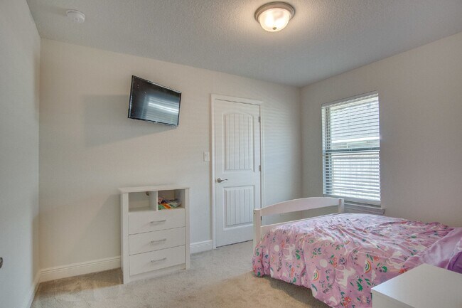 Building Photo - Spacious 4BR/2BA Brick Home with 2-Car Garage, Granite Kitchen, Vaulted Ceilings & Fully Fenced B...