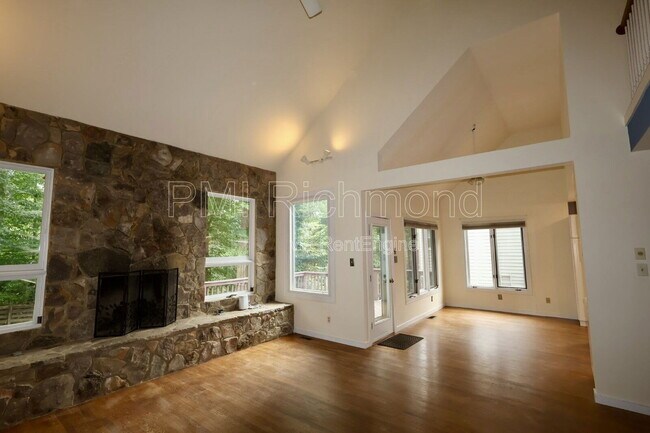 Building Photo - 11418 Hardwood Dr