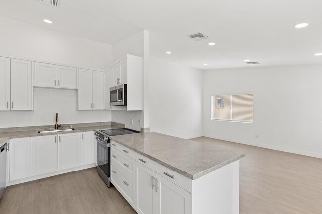 Building Photo - 6825 N 81st Ln