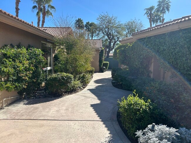 Building Photo - 49105 Casa Del Rio