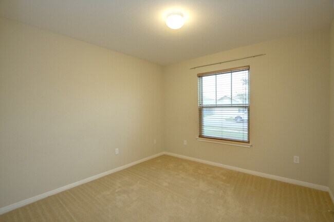 Building Photo - 2201 Abeto Dr