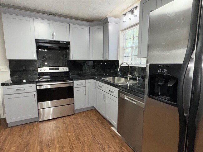 Building Photo - 2945 Sawgrass Trail SW