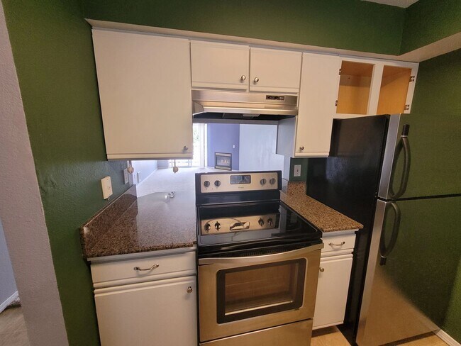 Building Photo - 2709 W Maplewood Ave