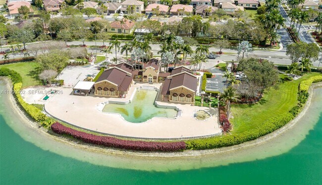 Building Photo - 935 NE 33rd Terrace