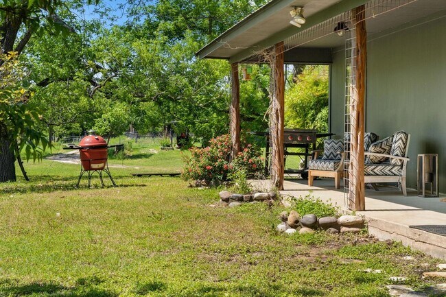 Building Photo - 800 Spur 191