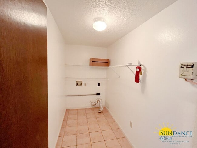 Building Photo - Adorable 2 Bedroom Home in Valparaiso!