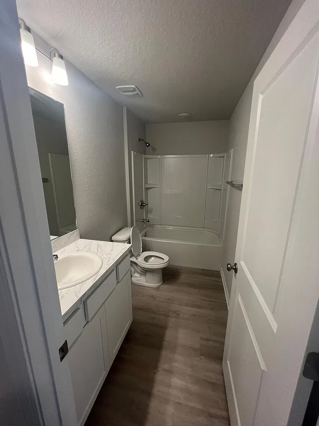 Building Photo - 840 Hartshill Pl