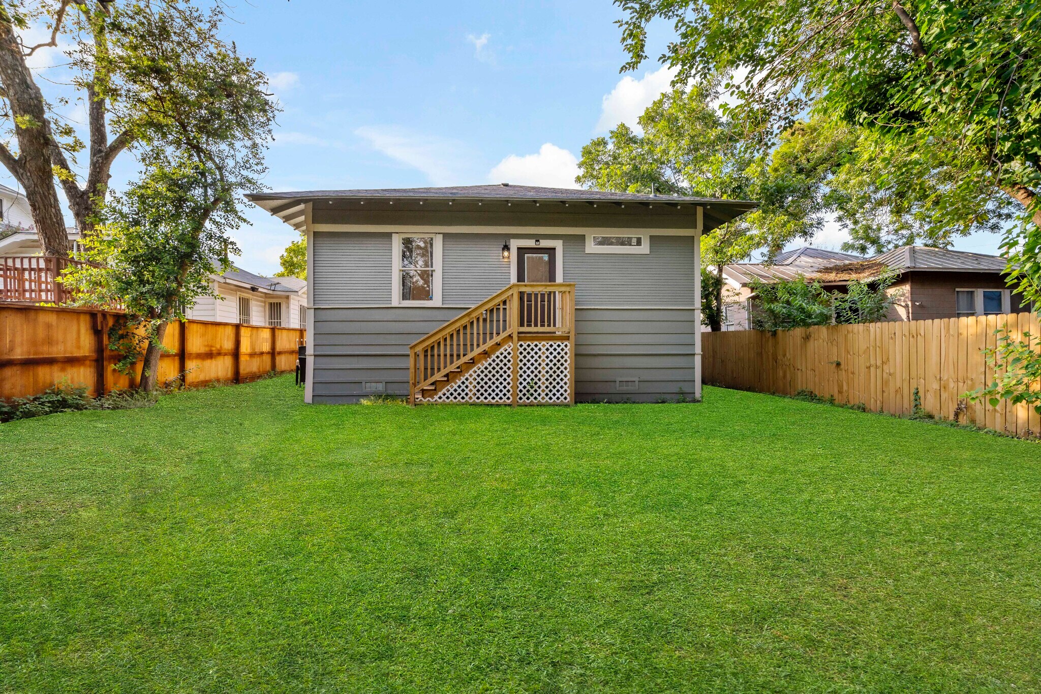 Building Photo - 506 E Evergreen St