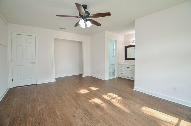 Building Photo - 3722 Brier Gardens Dr