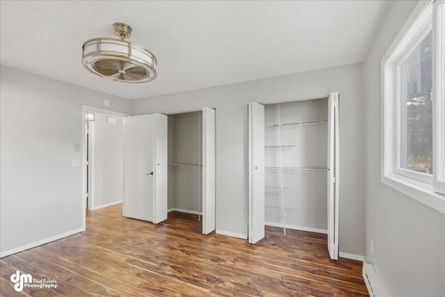 Building Photo - Charming 2BD/1BA Condo