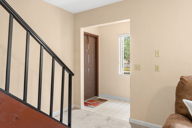 Building Photo - 7814 Shadowood Dr