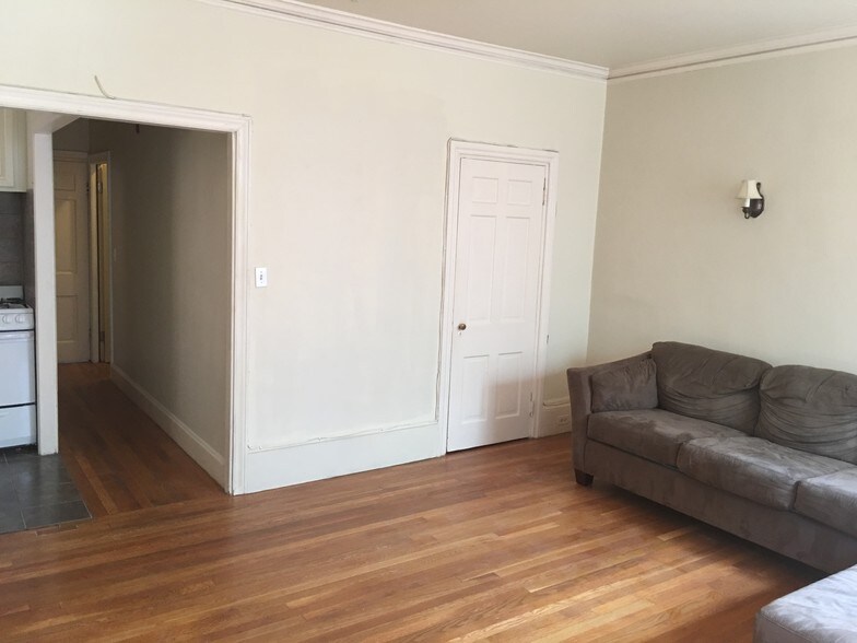 Building Photo - 45 Pinckney St